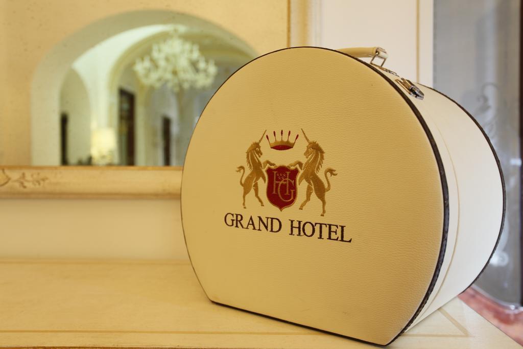 แกรนด์ โฮเต็ล ดิ เลคเซ Hotel เลชเช ภายนอก รูปภาพ